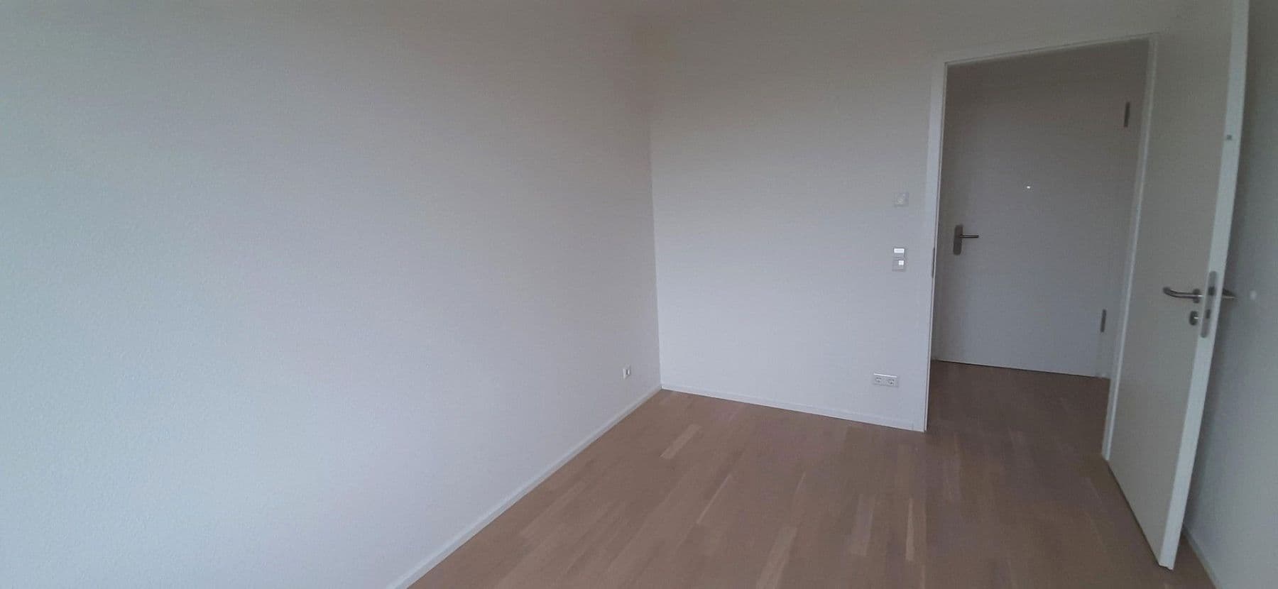 Prenájom bytu 3-izbový 85 m², Stuttgart, Bádensko-Wurttembersko Prenájom bytu 3-izbový 85 m², Stuttgart, Bádensko-Wurttembersko