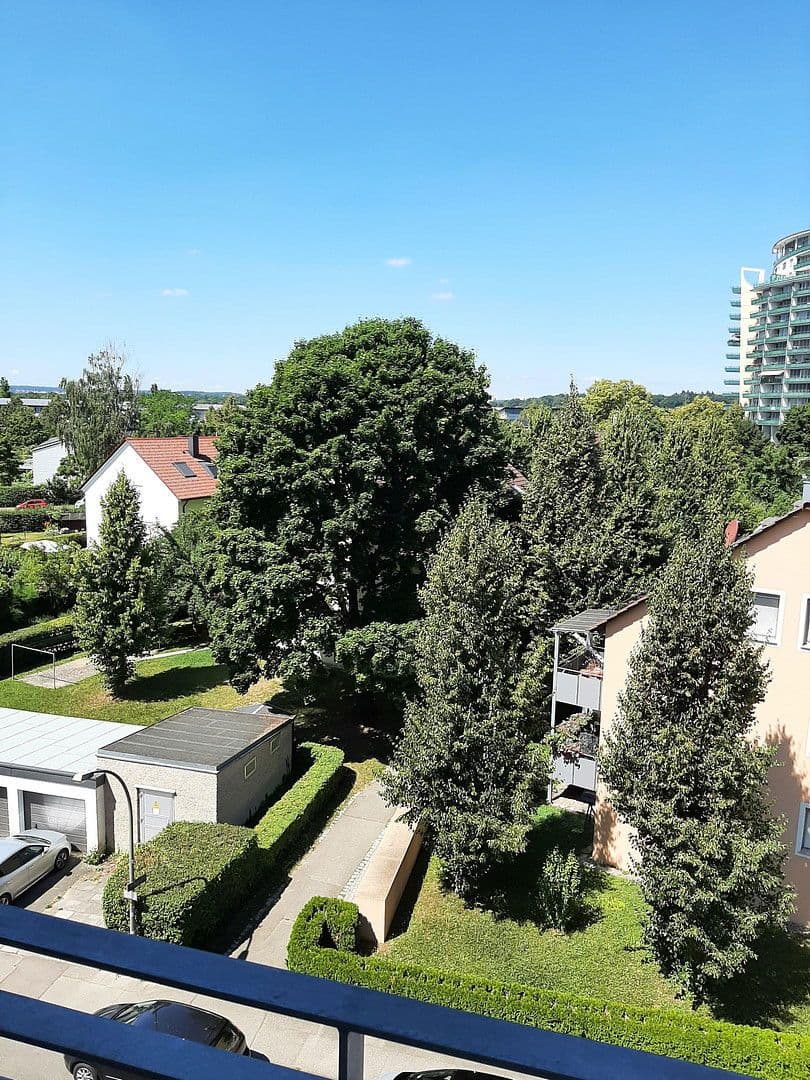 Prenájom bytu 3-izbový 85 m², Stuttgart, Bádensko-Wurttembersko Prenájom bytu 3-izbový 85 m², Stuttgart, Bádensko-Wurttembersko