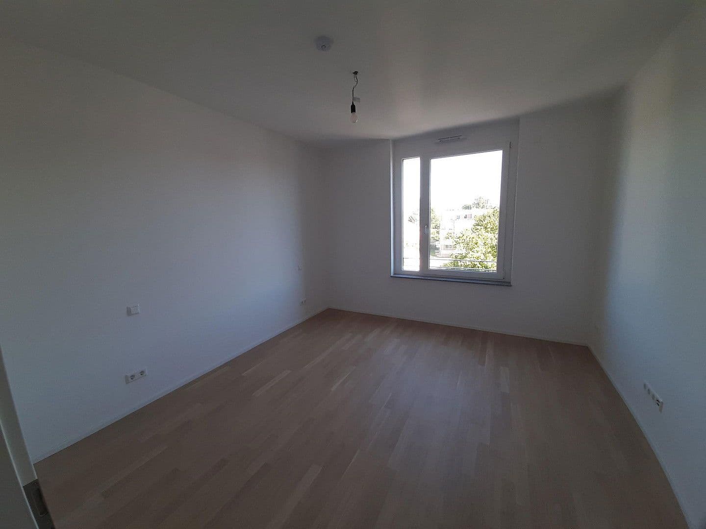 Prenájom bytu 3-izbový 85 m², Stuttgart, Bádensko-Wurttembersko Prenájom bytu 3-izbový 85 m², Stuttgart, Bádensko-Wurttembersko