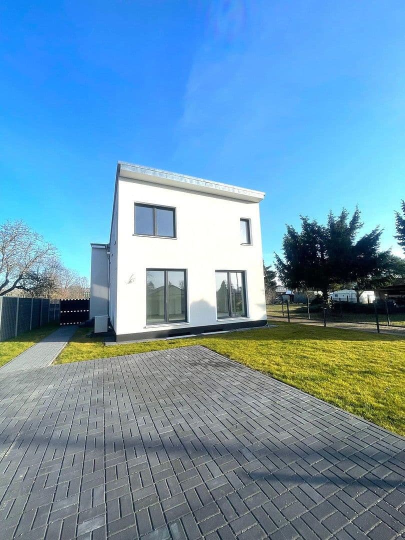 Predaj domu 157 m², pozemek 300 m², Jacob- Burckhardt- Straße 6, Blankenfelde-Mahlow, Brandenbursko Predaj domu 157 m², pozemek 300 m², Jacob- Burckhardt- Straße 6, Blankenfelde-Mahlow, Brandenbursko