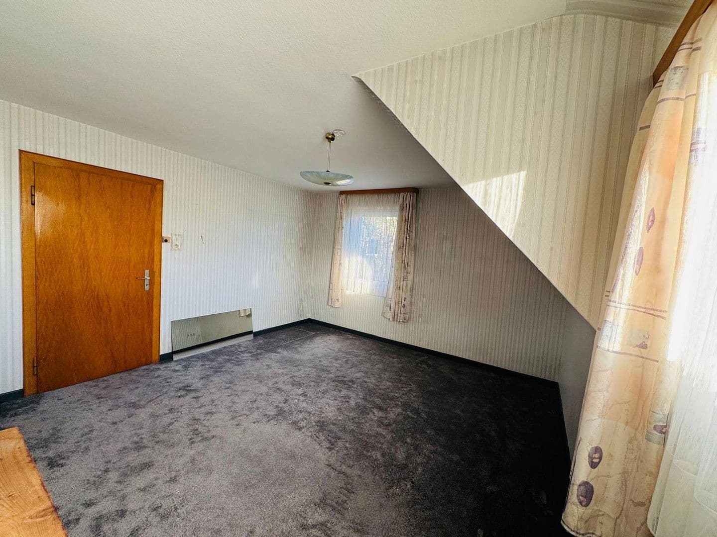 Predaj domu 140 m², pozemek 451 m², Simmern/Hunsrück, Porýnie-Falcko Predaj domu 140 m², pozemek 451 m², Simmern/Hunsrück, Porýnie-Falcko