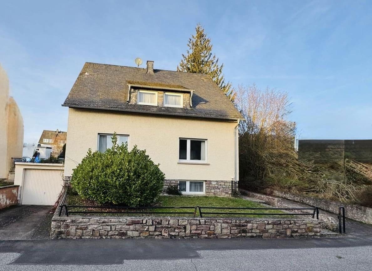 Predaj domu 140 m², pozemek 451 m², Simmern/Hunsrück, Porýnie-Falcko Predaj domu 140 m², pozemek 451 m², Simmern/Hunsrück, Porýnie-Falcko