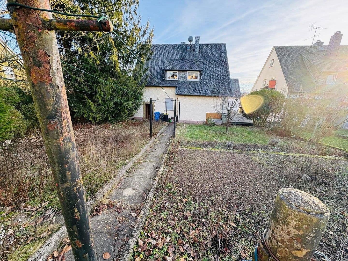 Predaj domu 140 m², pozemek 451 m², Simmern/Hunsrück, Porýnie-Falcko Predaj domu 140 m², pozemek 451 m², Simmern/Hunsrück, Porýnie-Falcko