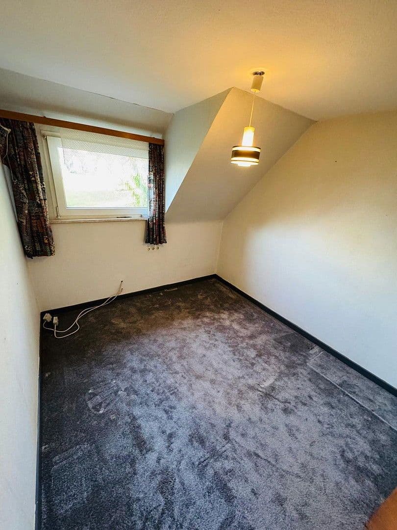 Predaj domu 140 m², pozemek 451 m², Simmern/Hunsrück, Porýnie-Falcko Predaj domu 140 m², pozemek 451 m², Simmern/Hunsrück, Porýnie-Falcko