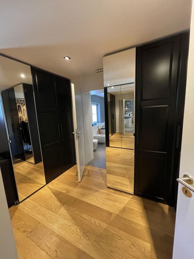 Predaj domu 263 m², pozemek 989 m², Walzbachtal, Bádensko-Wurttembersko Predaj domu 263 m², pozemek 989 m², Walzbachtal, Bádensko-Wurttembersko