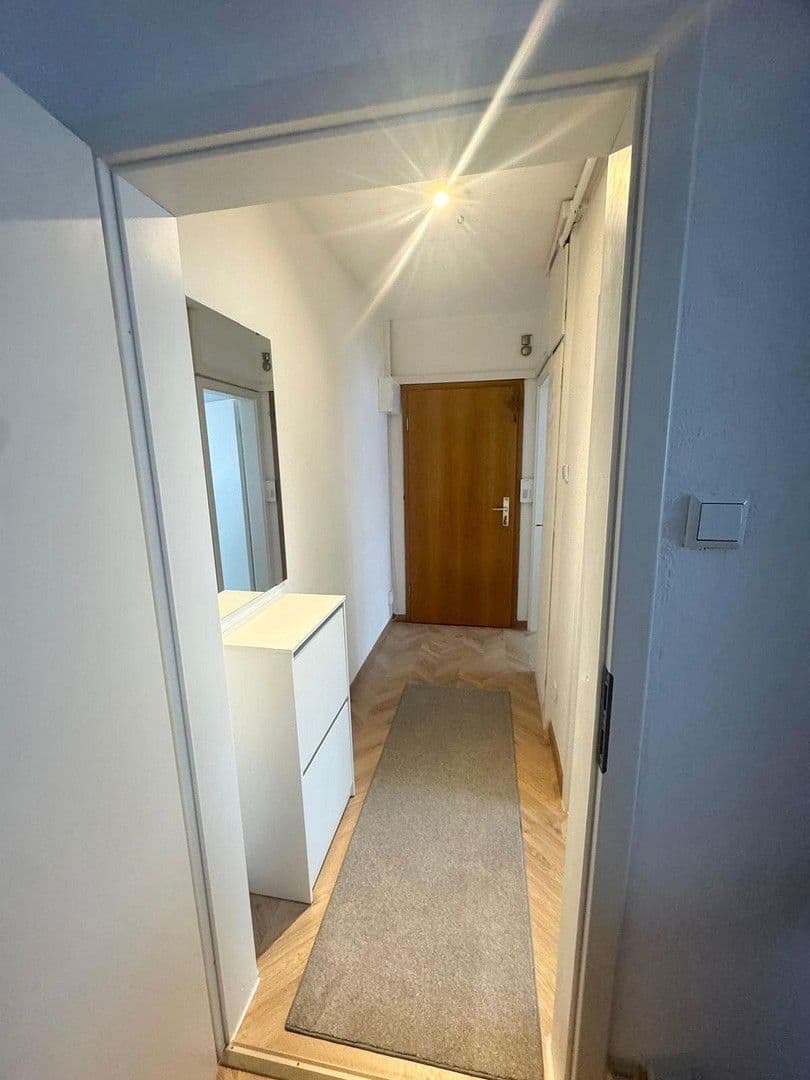 Prenájom bytu 2-izbový 40 m², Stuttgart, Bádensko-Wurttembersko Prenájom bytu 2-izbový 40 m², Stuttgart, Bádensko-Wurttembersko