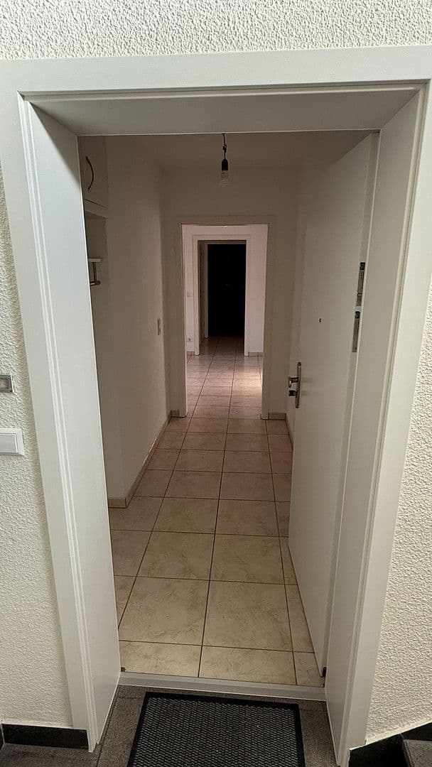 Prenájom bytu 4-izbový 106 m², Stuttgart, Bádensko-Wurttembersko Prenájom bytu 4-izbový 106 m², Stuttgart, Bádensko-Wurttembersko