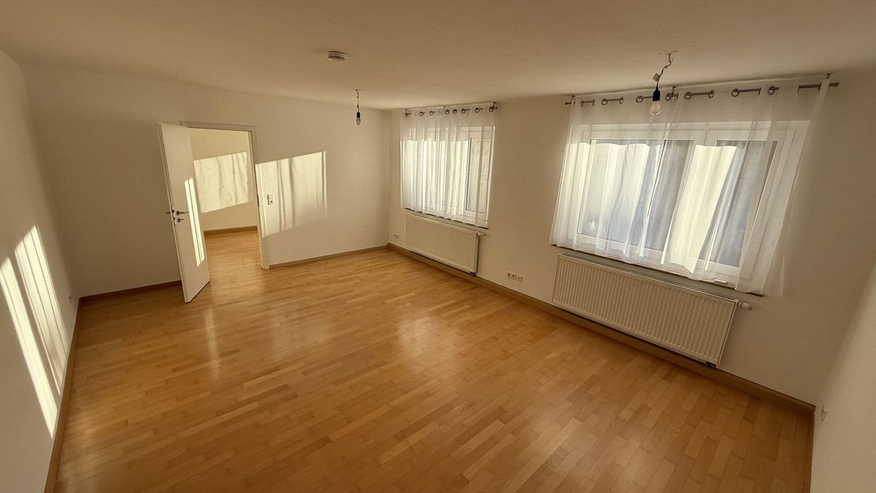 Prenájom bytu 4-izbový 106 m², Stuttgart, Bádensko-Wurttembersko Prenájom bytu 4-izbový 106 m², Stuttgart, Bádensko-Wurttembersko