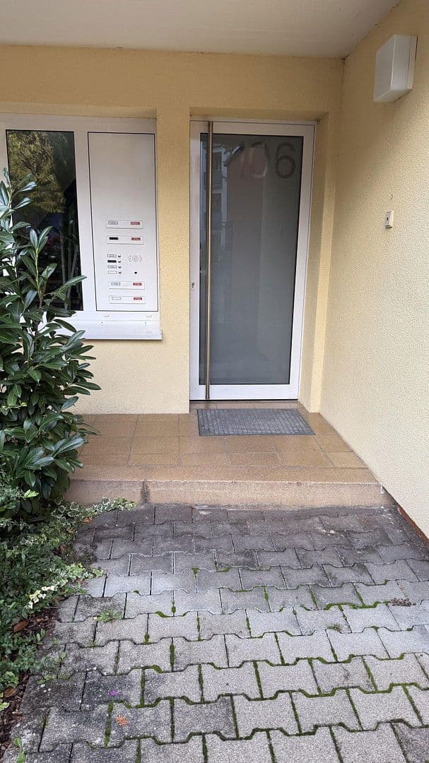 Prenájom bytu 4-izbový 106 m², Stuttgart, Bádensko-Wurttembersko Prenájom bytu 4-izbový 106 m², Stuttgart, Bádensko-Wurttembersko