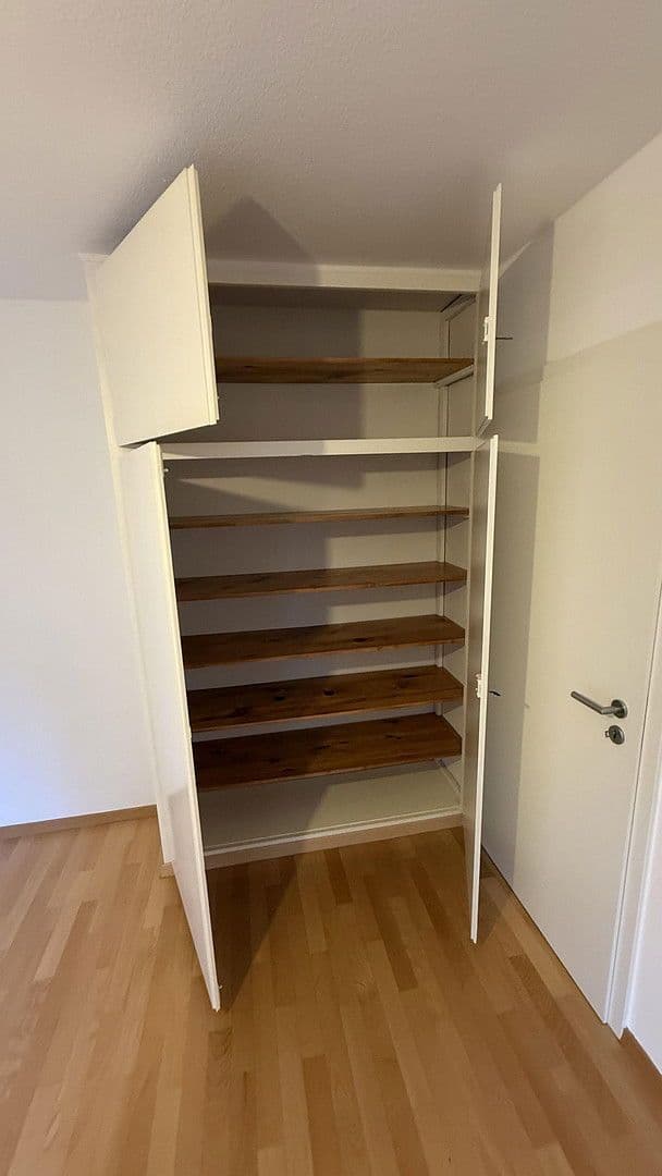 Prenájom bytu 4-izbový 106 m², Stuttgart, Bádensko-Wurttembersko Prenájom bytu 4-izbový 106 m², Stuttgart, Bádensko-Wurttembersko