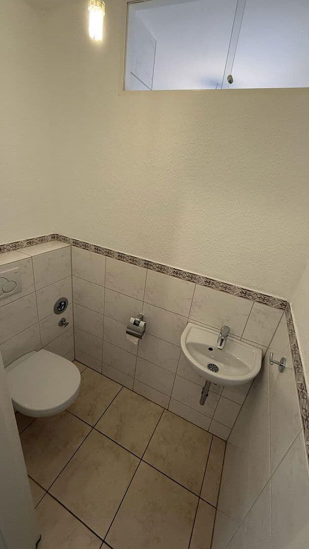 Prenájom bytu 4-izbový 106 m², Stuttgart, Bádensko-Wurttembersko Prenájom bytu 4-izbový 106 m², Stuttgart, Bádensko-Wurttembersko