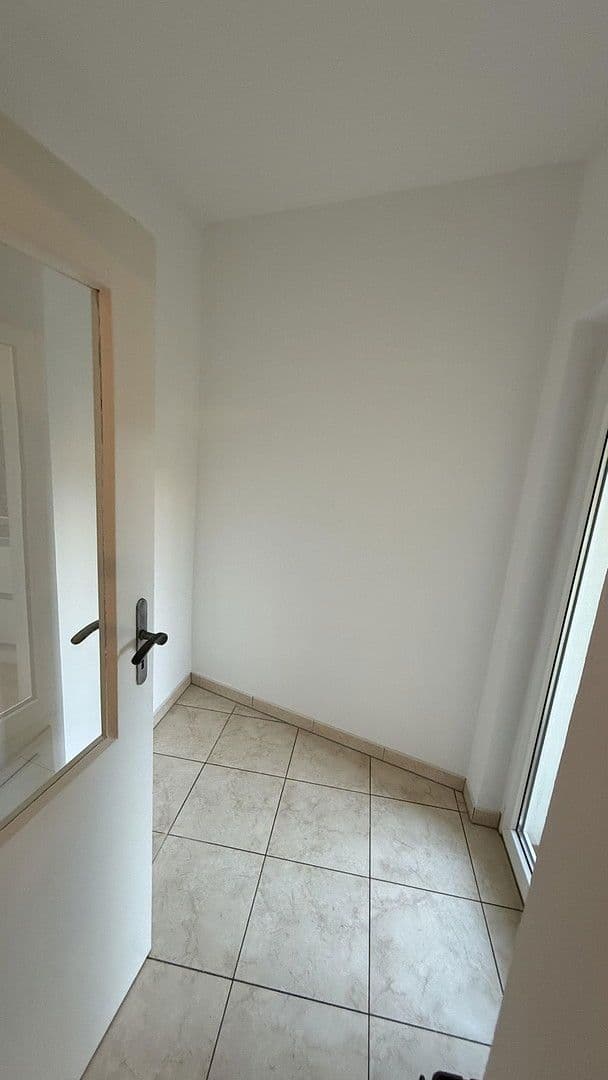 Prenájom bytu 4-izbový 106 m², Stuttgart, Bádensko-Wurttembersko Prenájom bytu 4-izbový 106 m², Stuttgart, Bádensko-Wurttembersko