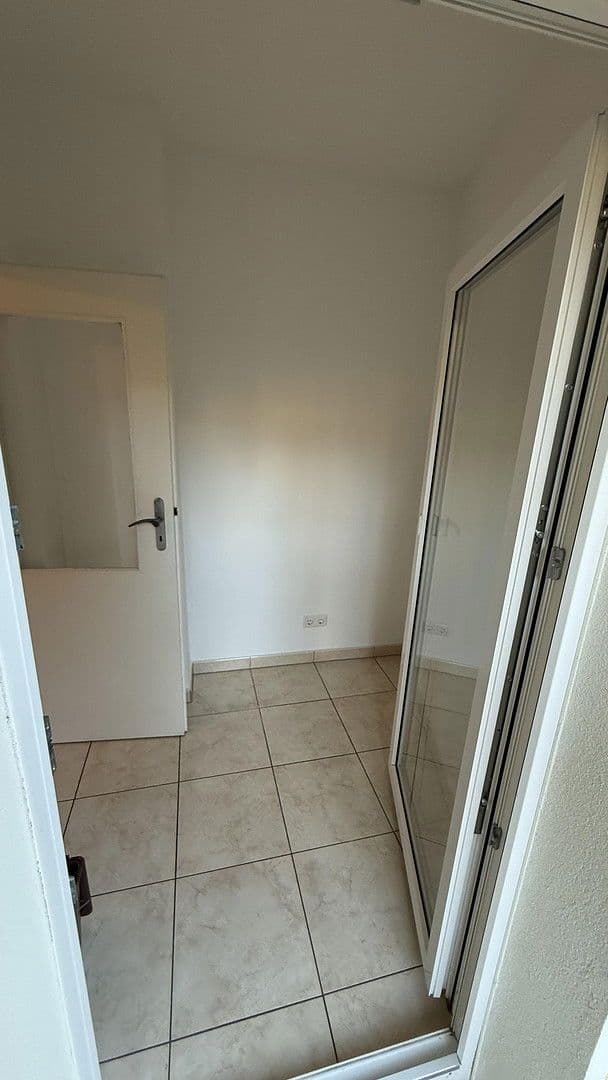 Prenájom bytu 4-izbový 106 m², Stuttgart, Bádensko-Wurttembersko Prenájom bytu 4-izbový 106 m², Stuttgart, Bádensko-Wurttembersko