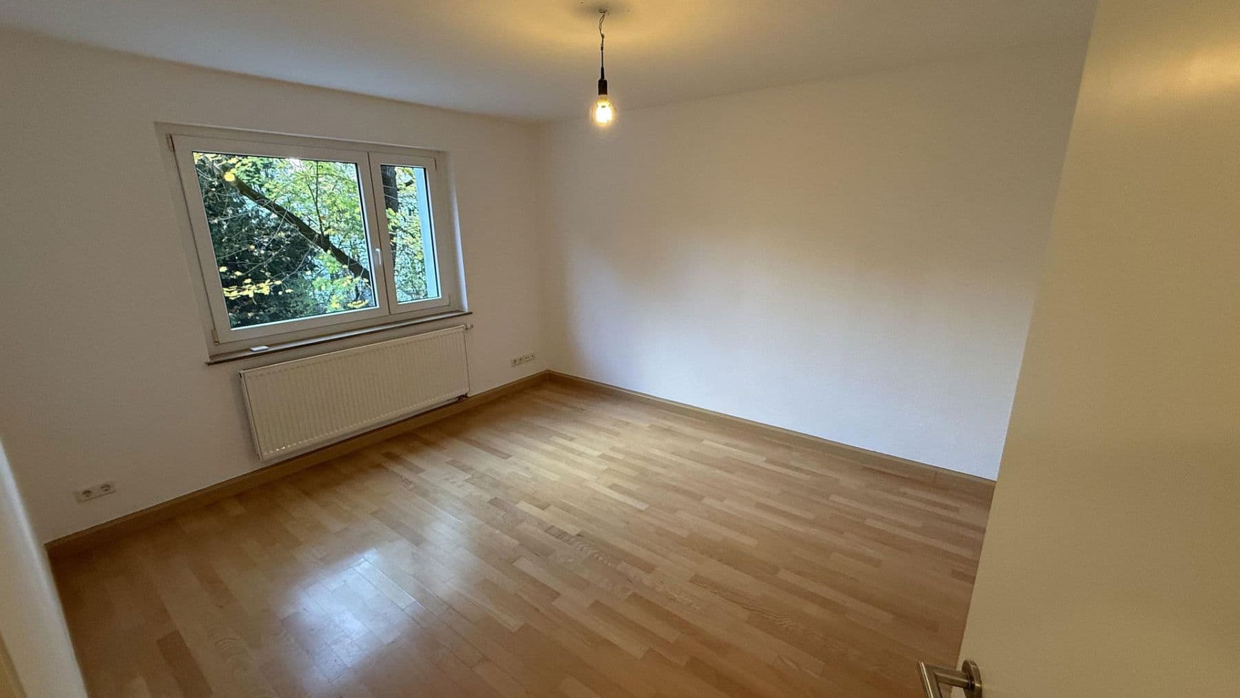 Prenájom bytu 4-izbový 106 m², Stuttgart, Bádensko-Wurttembersko Prenájom bytu 4-izbový 106 m², Stuttgart, Bádensko-Wurttembersko