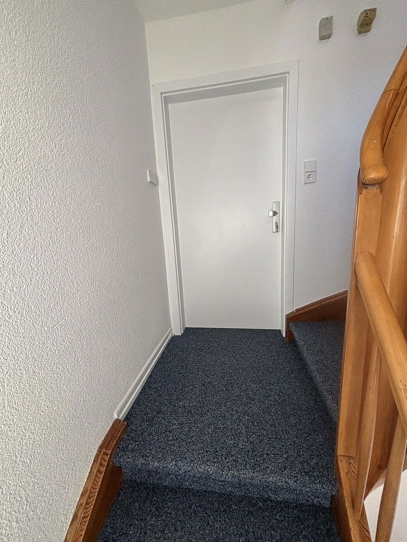 Prenájom bytu 3-izbový 74 m², Esslingen am Neckar, Bádensko-Wurttembersko Prenájom bytu 3-izbový 74 m², Esslingen am Neckar, Bádensko-Wurttembersko