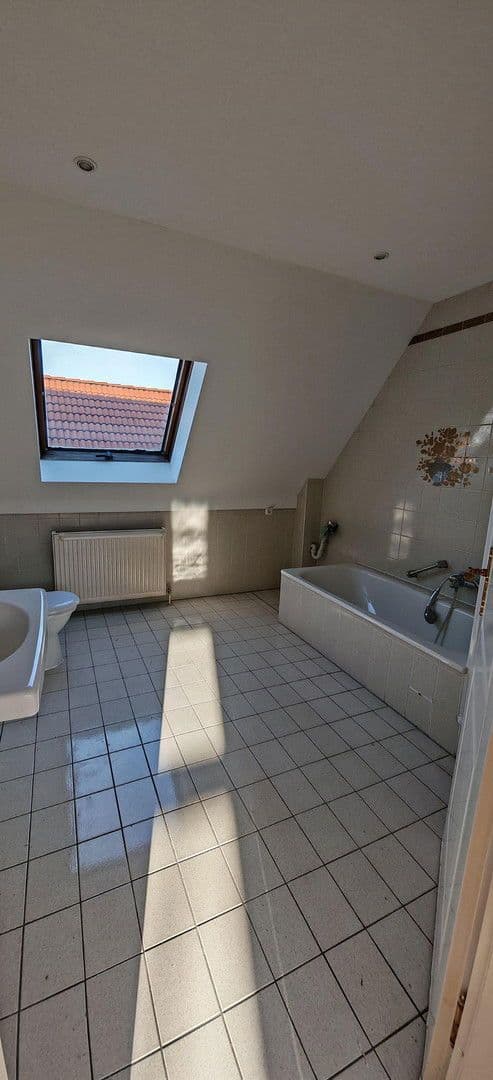 Prenájom bytu 3-izbový 93 m², Alzey, Porýnie-Falcko Prenájom bytu 3-izbový 93 m², Alzey, Porýnie-Falcko