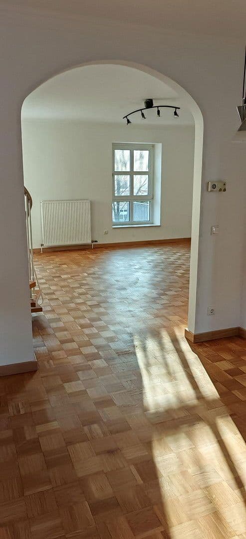 Prenájom bytu 3-izbový 93 m², Alzey, Porýnie-Falcko Prenájom bytu 3-izbový 93 m², Alzey, Porýnie-Falcko