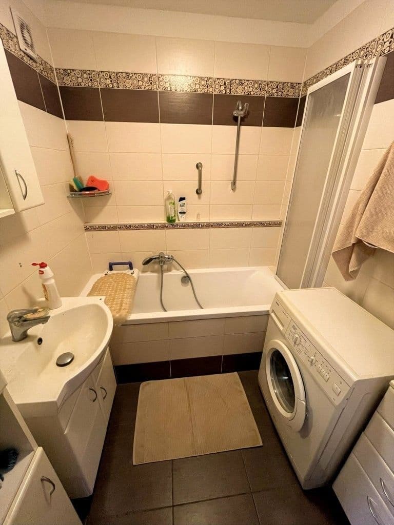 Prenájom bytu 4-izbový 94 m², Hausmannova, Praha, Praha Prenájom bytu 4-izbový 94 m², Hausmannova, Praha, Praha