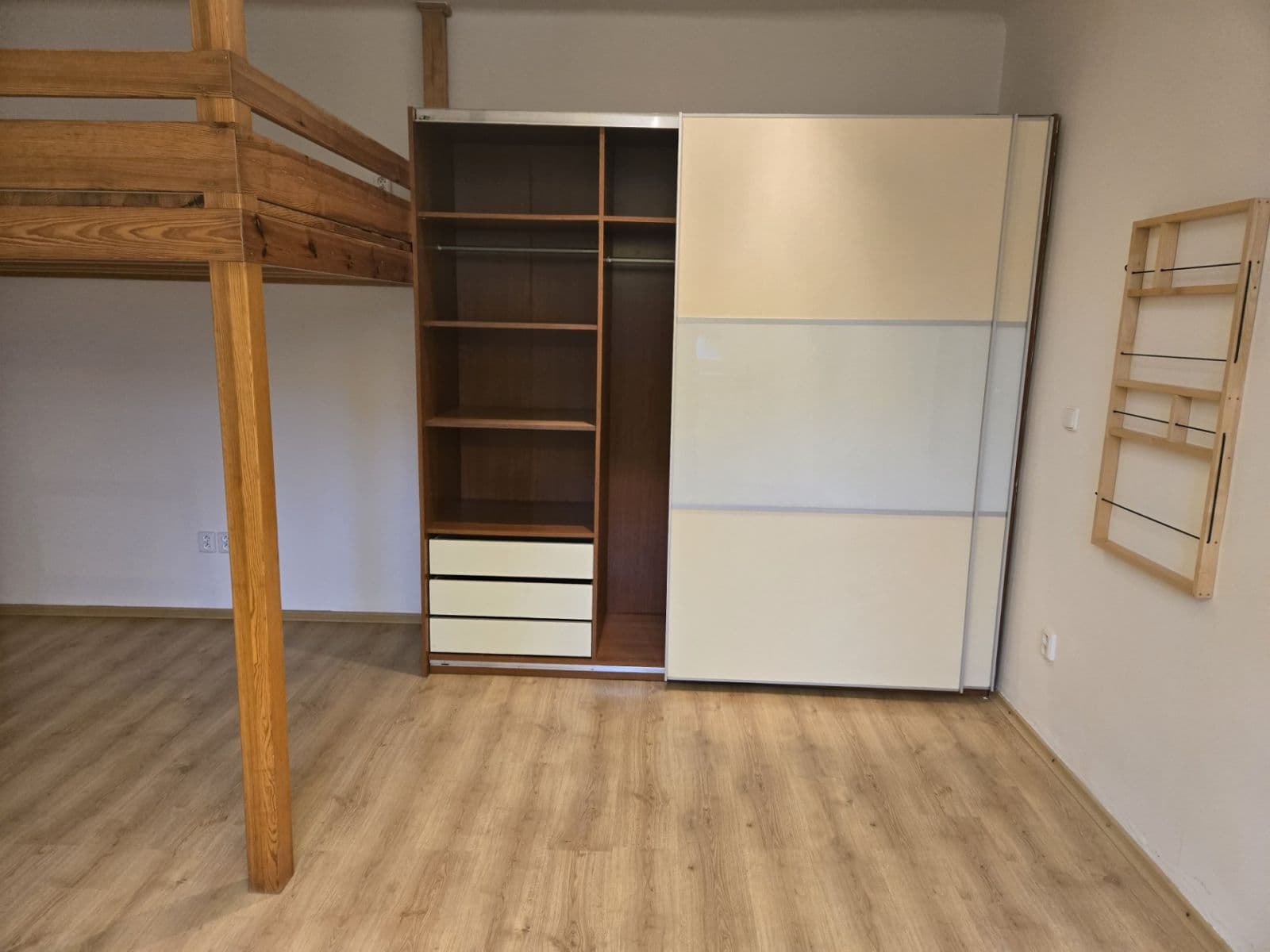 Prenájom bytu 1-izbový 41 m², nám. Svobody, Přerov, Olomoucký kraj Prenájom bytu 1-izbový 41 m², nám. Svobody, Přerov, Olomoucký kraj