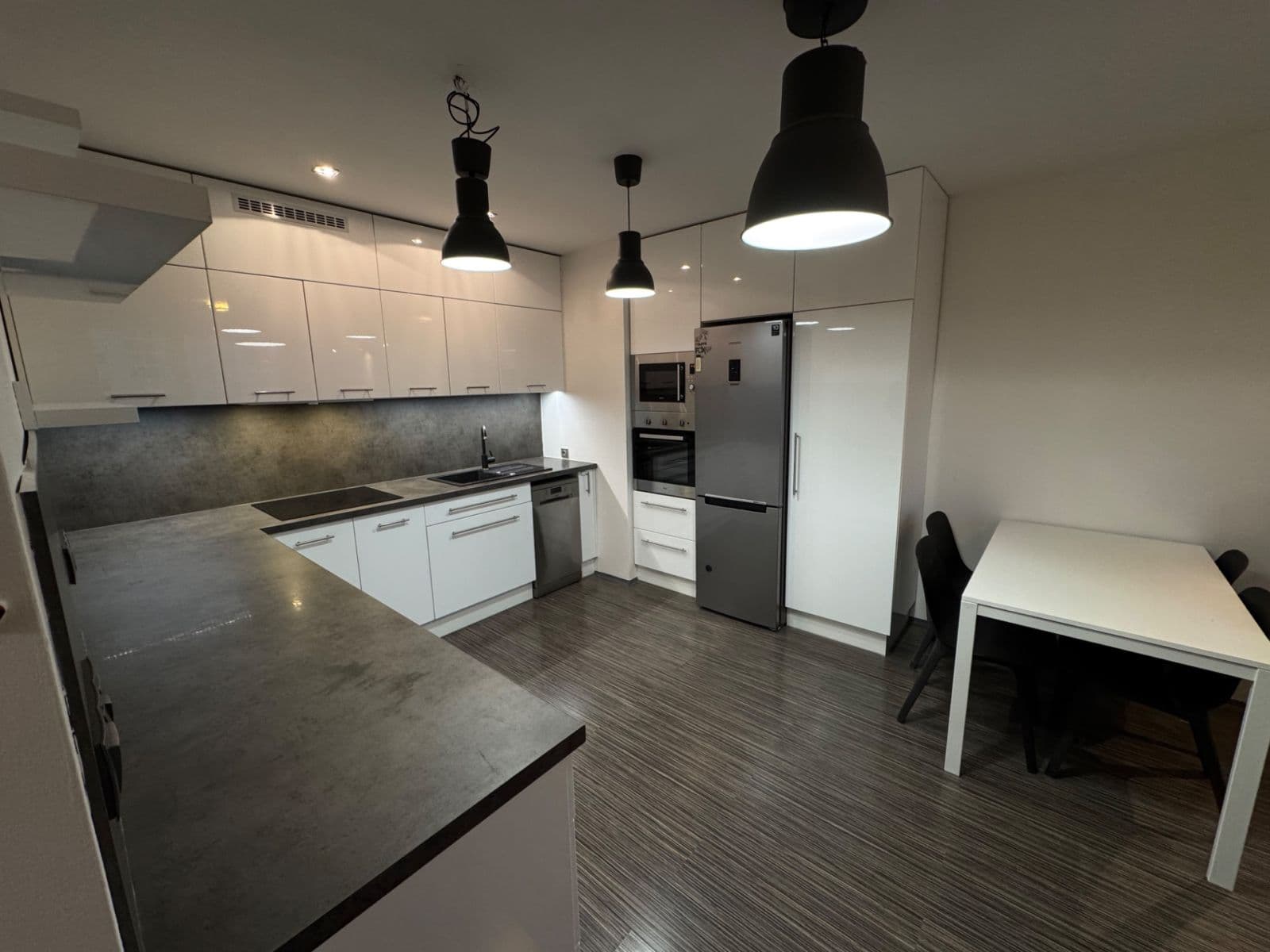 Prenájom bytu 3-izbový 62 m², Vazovova, Praha, Praha Prenájom bytu 3-izbový 62 m², Vazovova, Praha, Praha