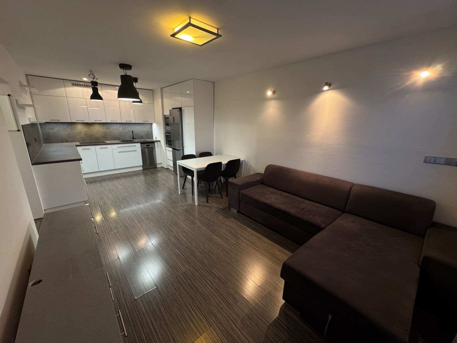 Prenájom bytu 3-izbový 62 m², Vazovova, Praha, Praha Prenájom bytu 3-izbový 62 m², Vazovova, Praha, Praha