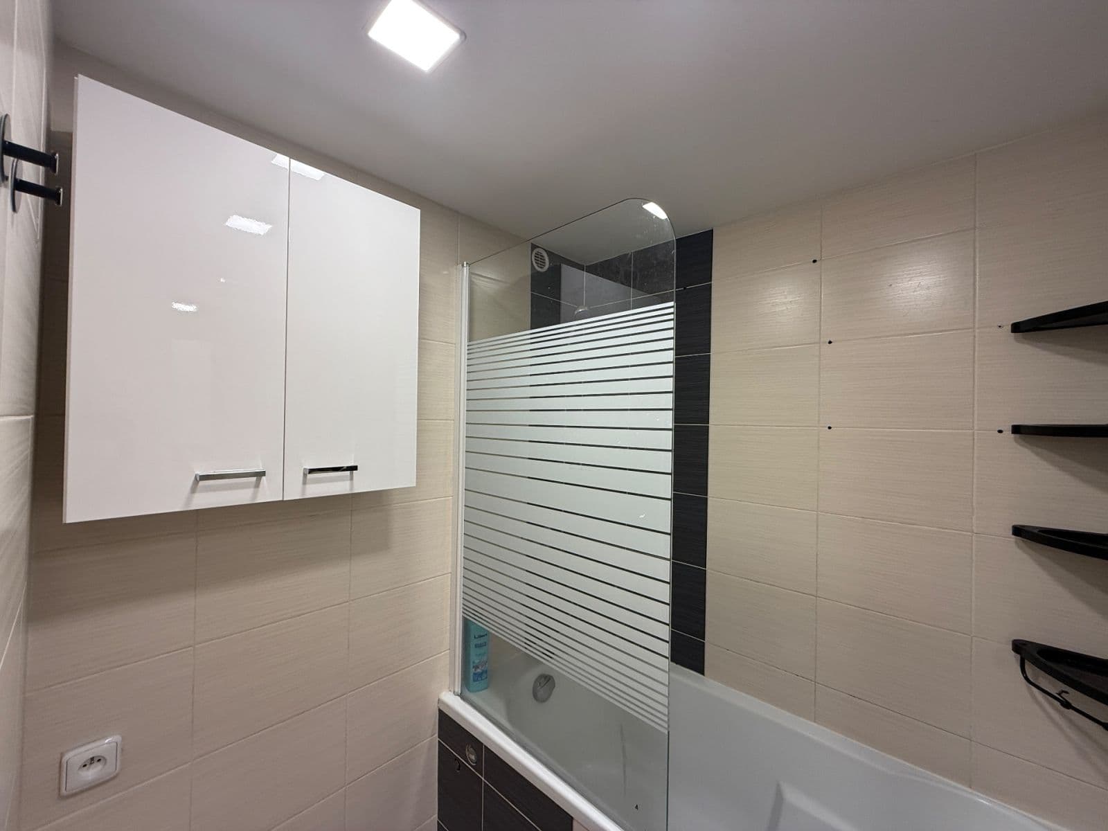 Prenájom bytu 3-izbový 70 m², Alejní, Teplice, Ústecký kraj Prenájom bytu 3-izbový 70 m², Alejní, Teplice, Ústecký kraj