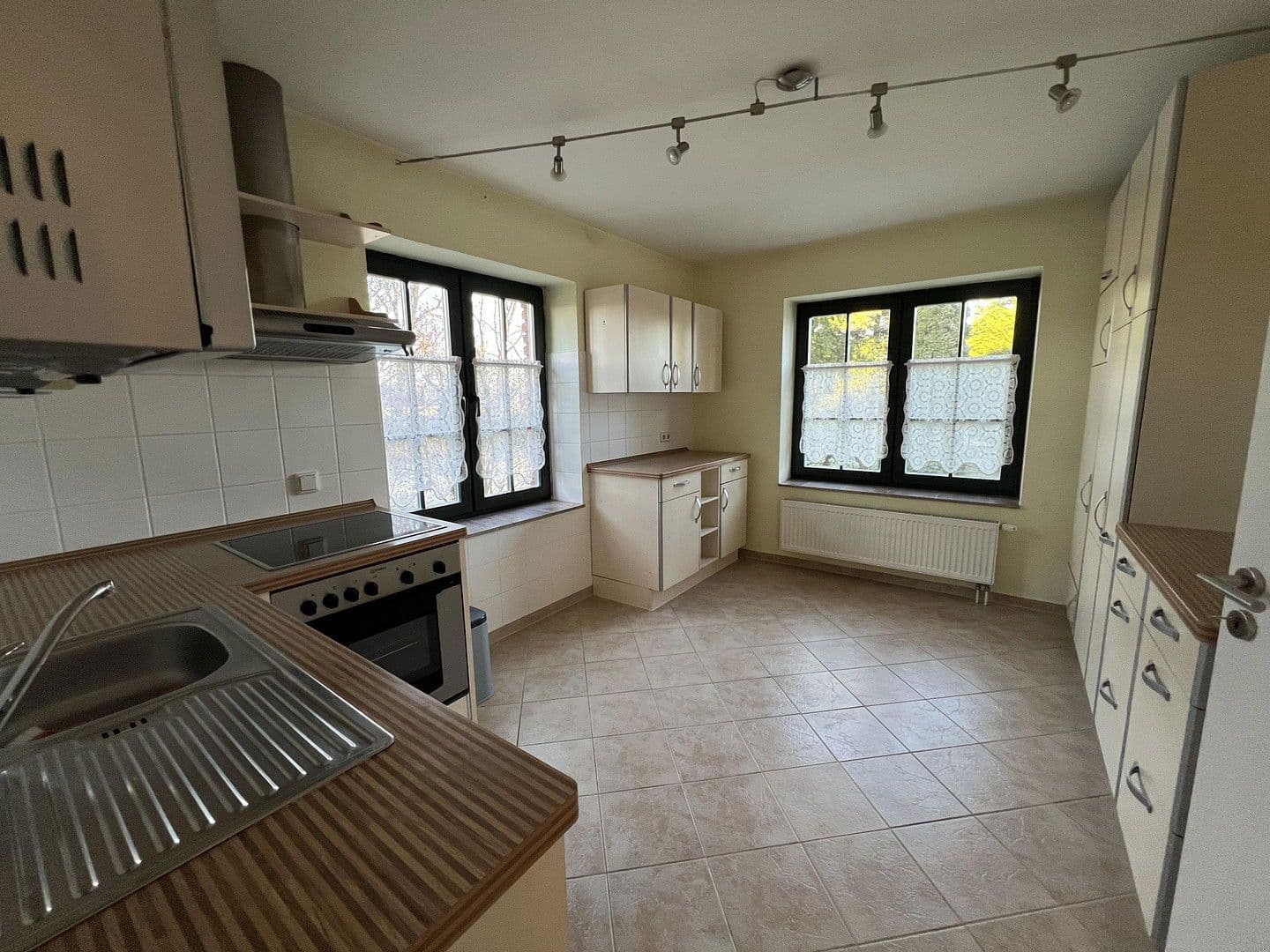 Predaj domu 232 m², pozemek 3.243 m², Meierstorfer Straße 2, Ruhner Berge, Meklenbursko-Predpomoransko Predaj domu 232 m², pozemek 3.243 m², Meierstorfer Straße 2, Ruhner Berge, Meklenbursko-Predpomoransko