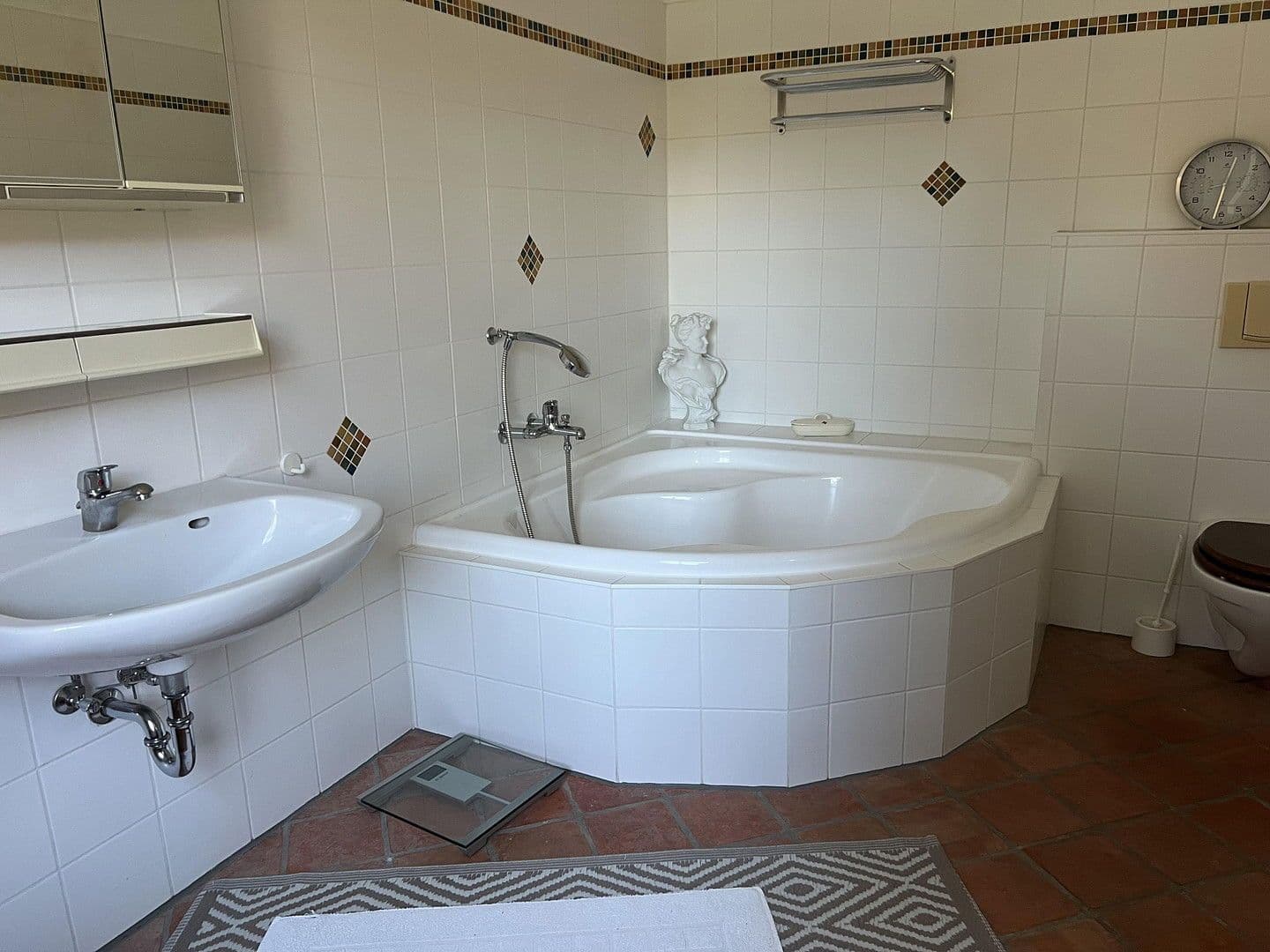 Predaj domu 232 m², pozemek 3.243 m², Meierstorfer Straße 2, Ruhner Berge, Meklenbursko-Predpomoransko Predaj domu 232 m², pozemek 3.243 m², Meierstorfer Straße 2, Ruhner Berge, Meklenbursko-Predpomoransko