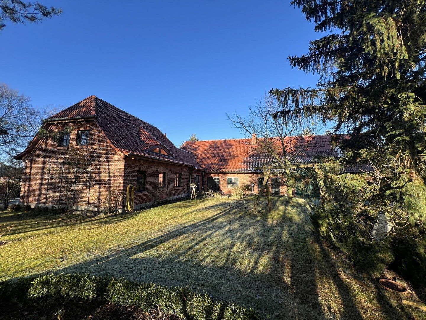 Predaj domu 232 m², pozemek 3.243 m², Meierstorfer Straße 2, Ruhner Berge, Meklenbursko-Predpomoransko Predaj domu 232 m², pozemek 3.243 m², Meierstorfer Straße 2, Ruhner Berge, Meklenbursko-Predpomoransko