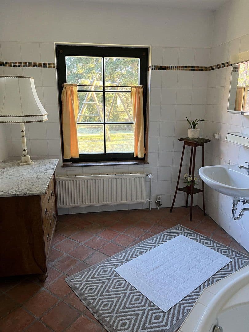 Predaj domu 232 m², pozemek 3.243 m², Meierstorfer Straße 2, Ruhner Berge, Meklenbursko-Predpomoransko Predaj domu 232 m², pozemek 3.243 m², Meierstorfer Straße 2, Ruhner Berge, Meklenbursko-Predpomoransko