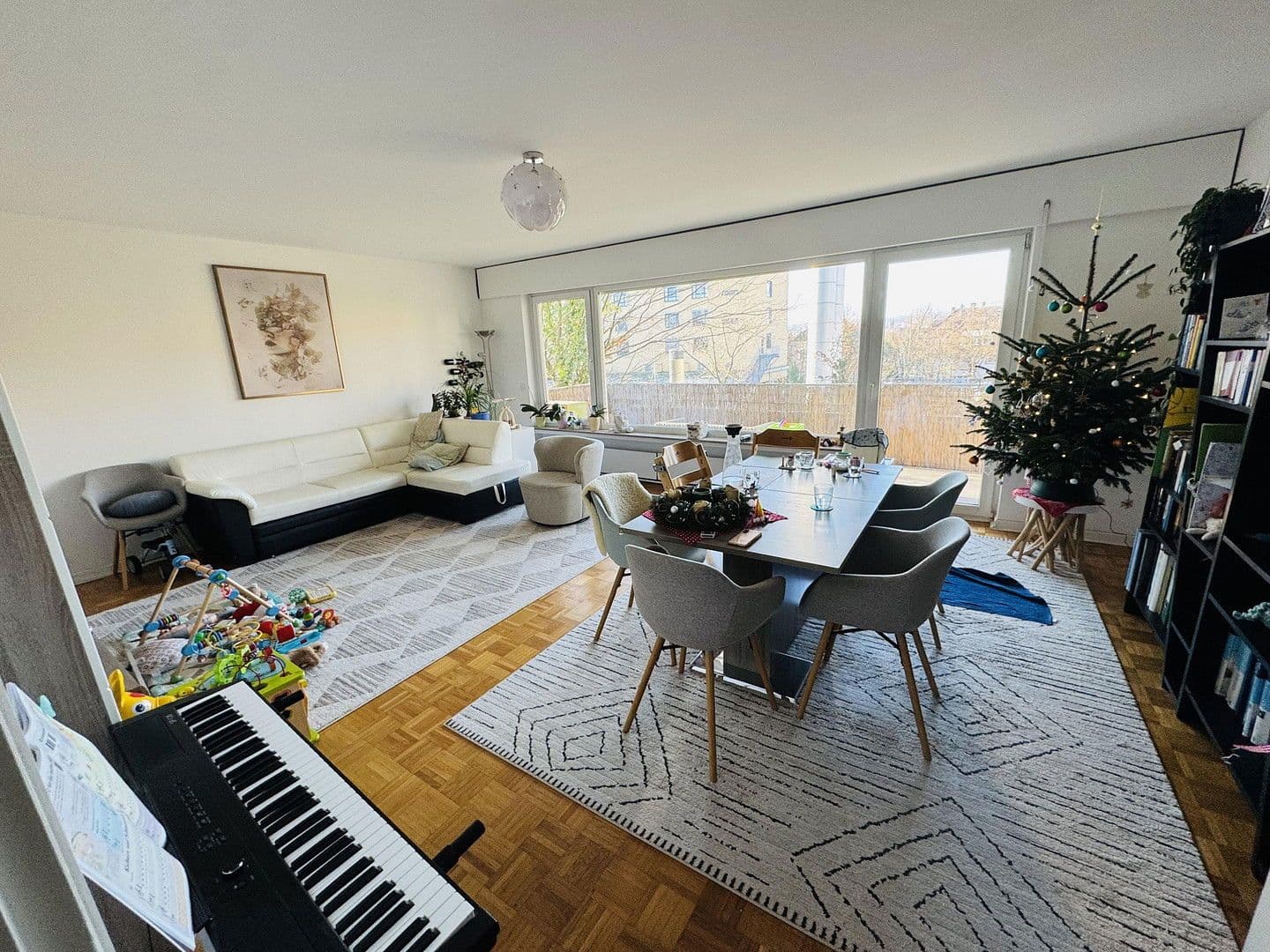 Prenájom bytu 4-izbový 116 m², Humboldstraße 27, Wiesbaden, Hesensko Prenájom bytu 4-izbový 116 m², Humboldstraße 27, Wiesbaden, Hesensko