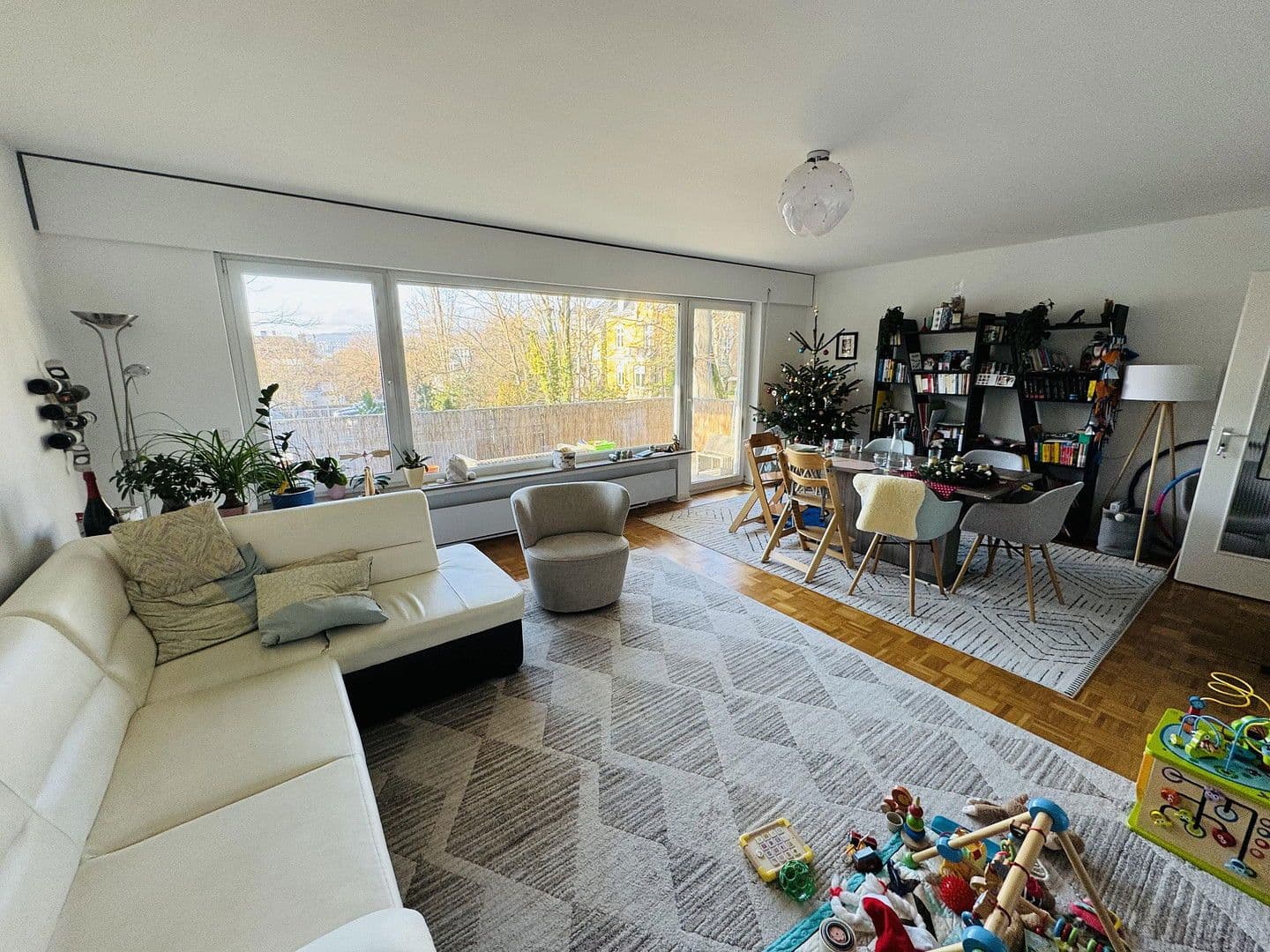 Prenájom bytu 4-izbový 116 m², Humboldstraße 27, Wiesbaden, Hesensko Prenájom bytu 4-izbový 116 m², Humboldstraße 27, Wiesbaden, Hesensko