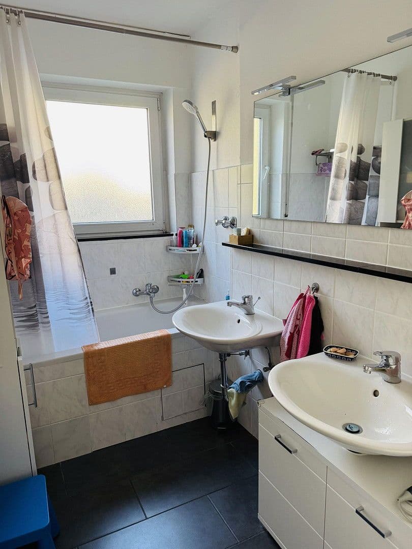 Prenájom bytu 4-izbový 116 m², Humboldstraße 27, Wiesbaden, Hesensko Prenájom bytu 4-izbový 116 m², Humboldstraße 27, Wiesbaden, Hesensko