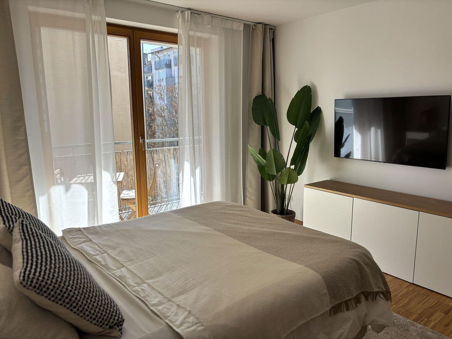 Prenájom bytu 1-izbový 38 m², Berlin, Berlín Prenájom bytu 1-izbový 38 m², Berlin, Berlín