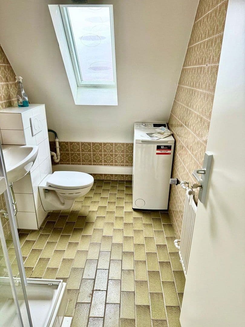 Prenájom bytu 3-izbový 60 m², Venloer Str.332, Köln, Severné Porýnie - Westfálsko Prenájom bytu 3-izbový 60 m², Venloer Str.332, Köln, Severné Porýnie - Westfálsko