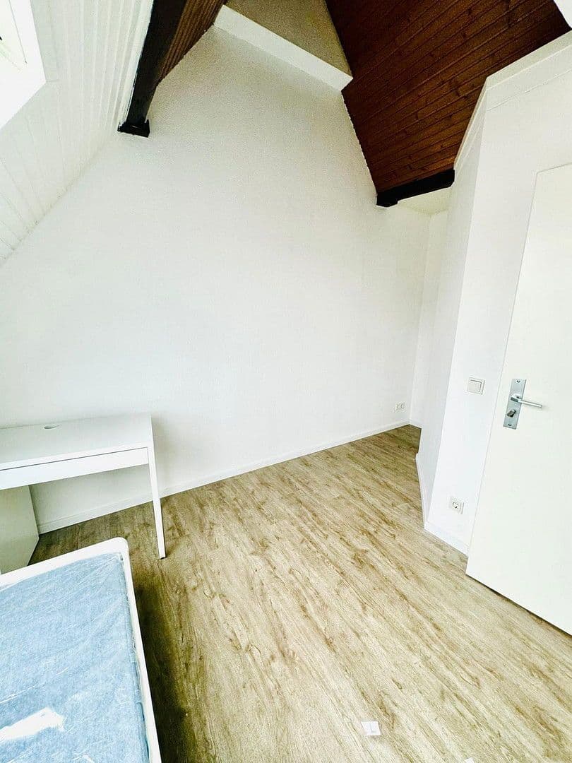 Prenájom bytu 3-izbový 60 m², Venloer Str.332, Köln, Severné Porýnie - Westfálsko Prenájom bytu 3-izbový 60 m², Venloer Str.332, Köln, Severné Porýnie - Westfálsko