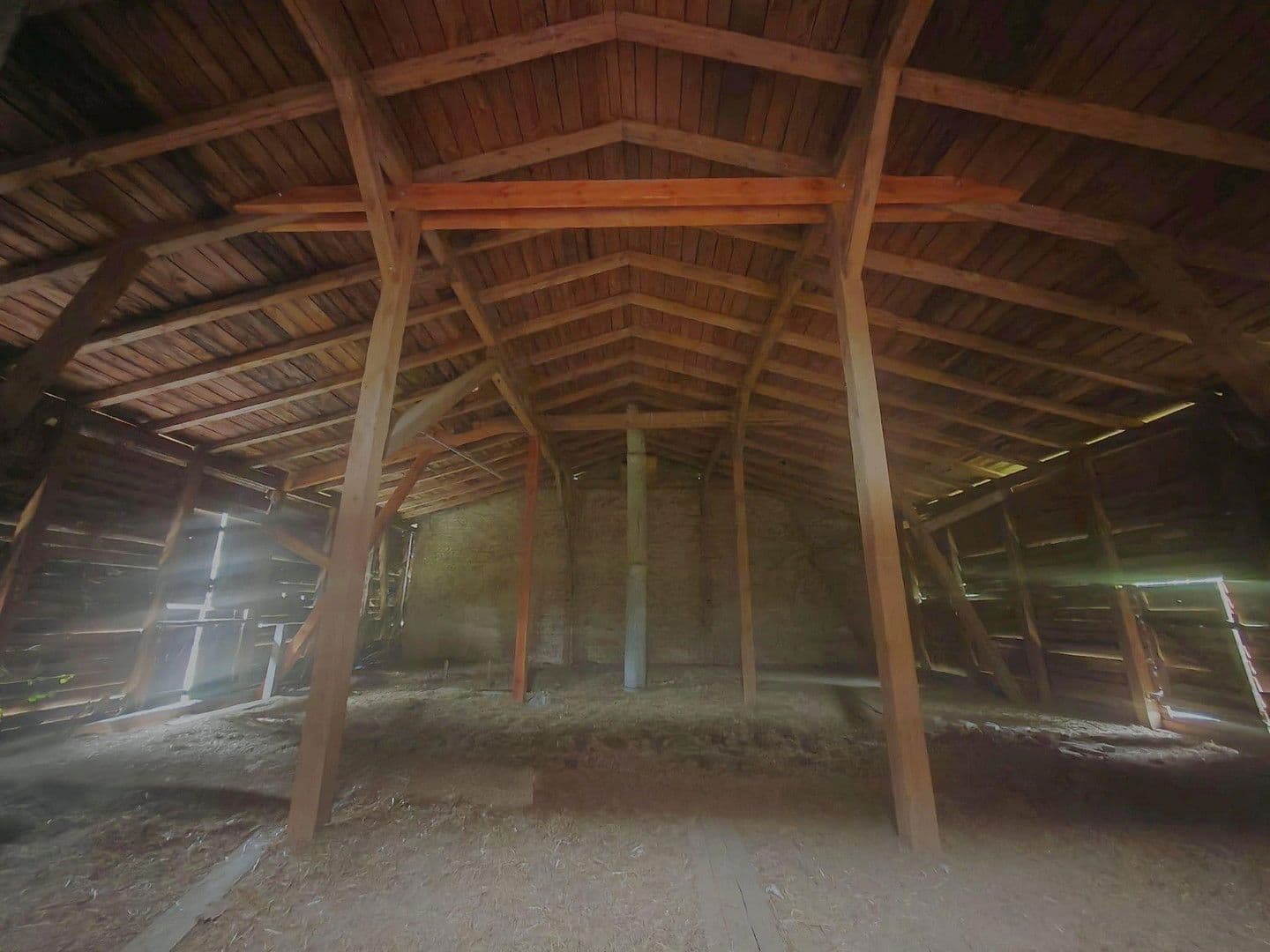 Predaj domu 900 m², pozemek 17.233 m², Badinger Weg 25, Zehdenick, Brandenbursko Predaj domu 900 m², pozemek 17.233 m², Badinger Weg 25, Zehdenick, Brandenbursko