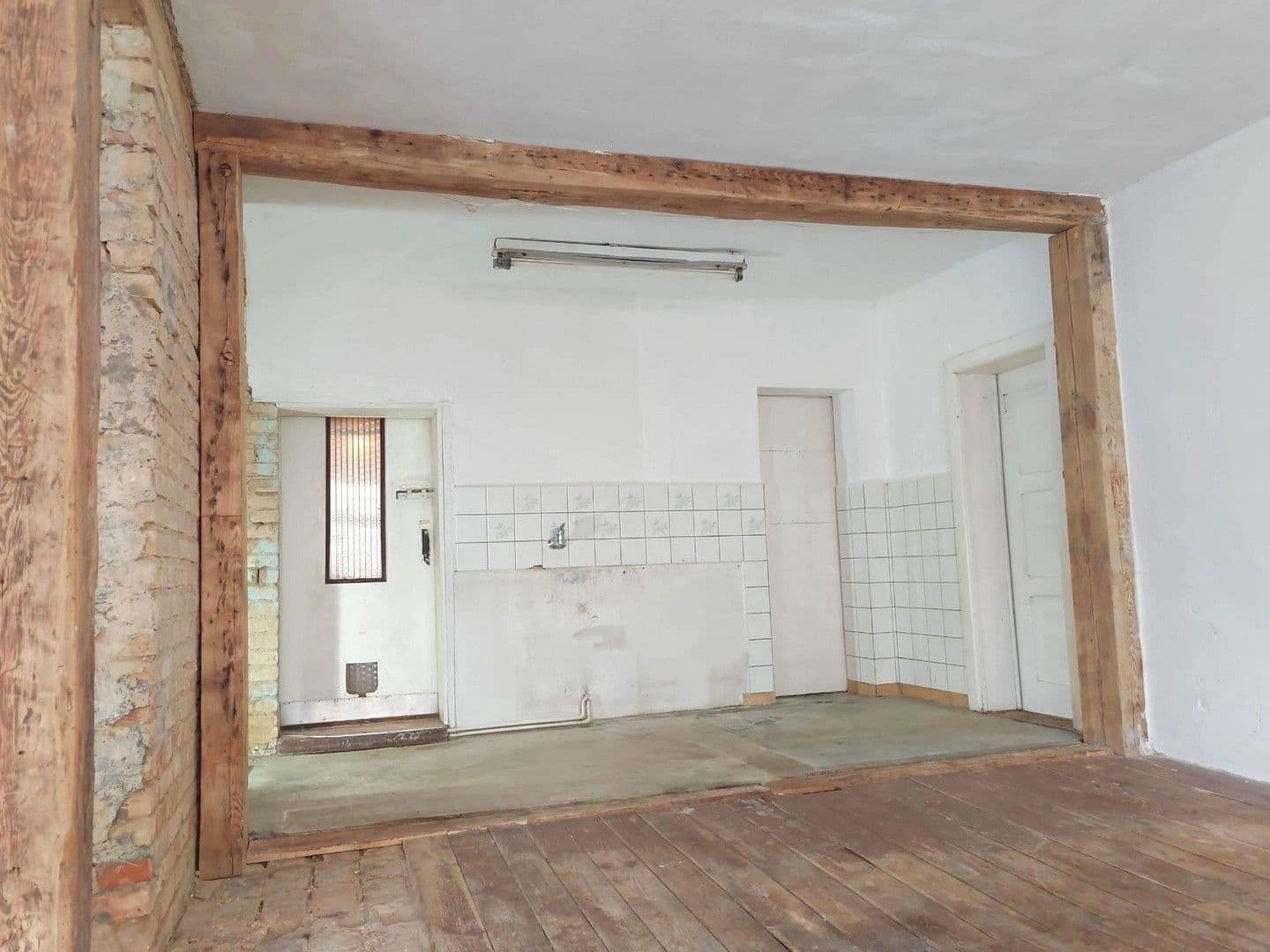 Predaj domu 900 m², pozemek 17.233 m², Badinger Weg 25, Zehdenick, Brandenbursko Predaj domu 900 m², pozemek 17.233 m², Badinger Weg 25, Zehdenick, Brandenbursko