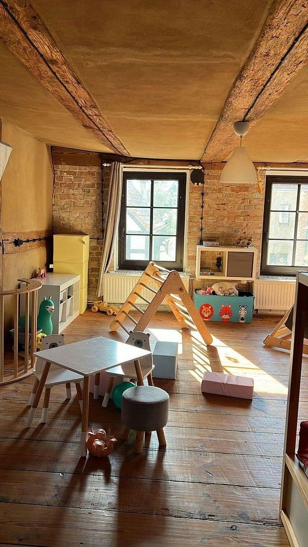 Prenájom bytu 4-izbový 165 m², Berliner Straße 73, Oderberg, Brandenbursko Prenájom bytu 4-izbový 165 m², Berliner Straße 73, Oderberg, Brandenbursko