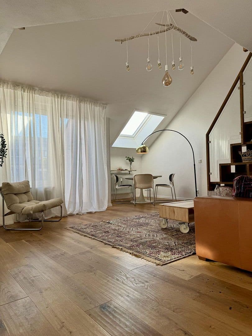 Prenájom bytu 4-izbový 90 m², München, Bavorsko Prenájom bytu 4-izbový 90 m², München, Bavorsko