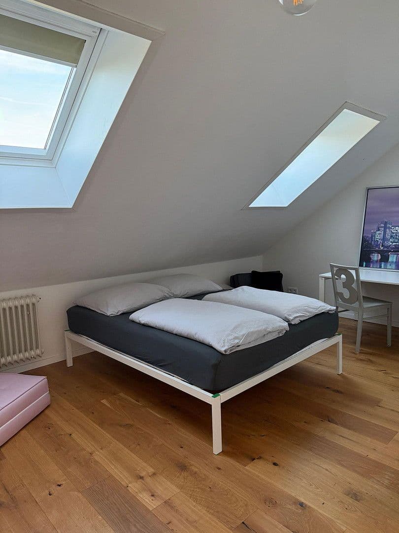 Prenájom bytu 4-izbový 90 m², München, Bavorsko Prenájom bytu 4-izbový 90 m², München, Bavorsko