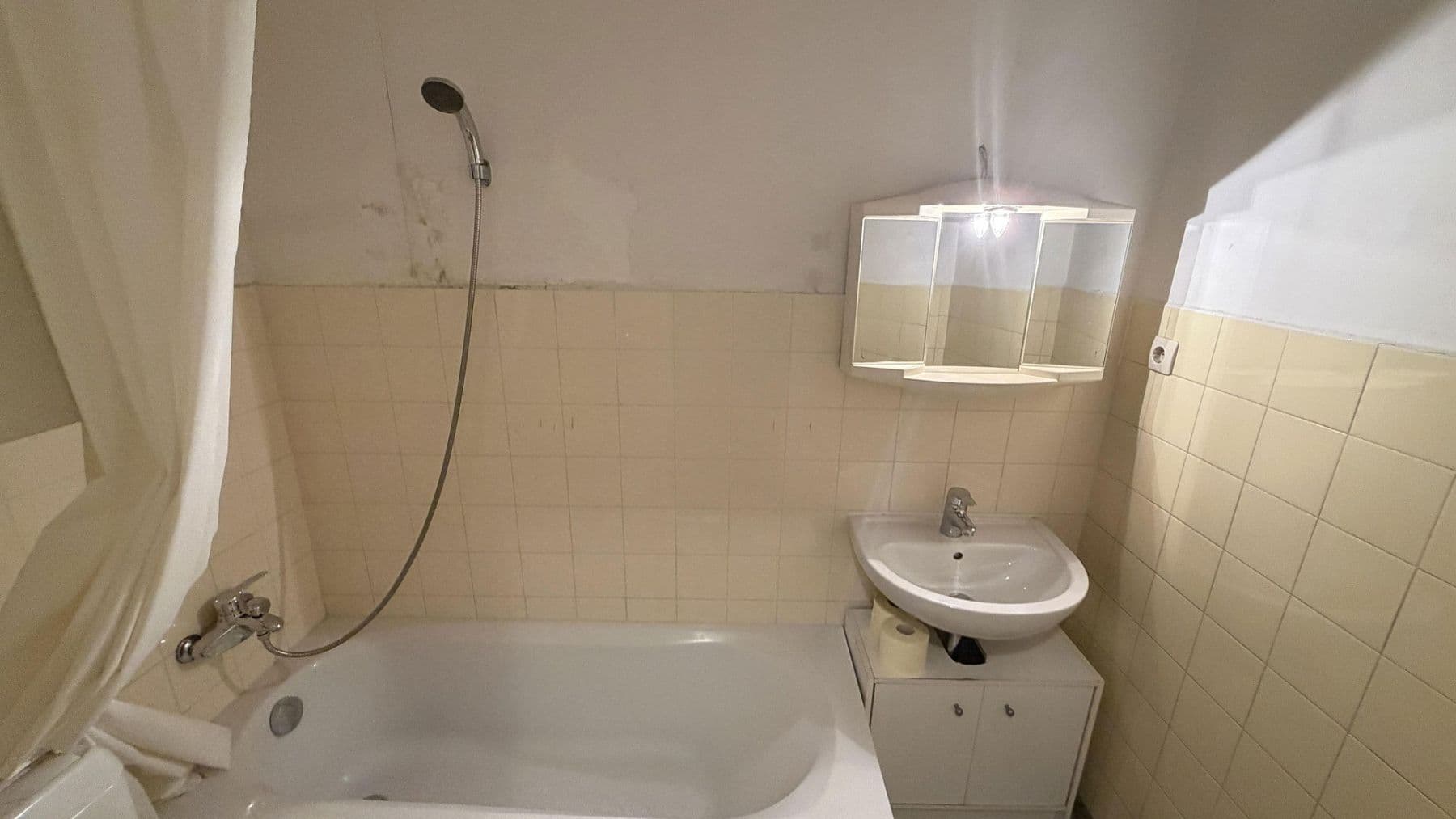 Prenájom bytu 1-izbový 25 m², Uferstraße 32, Innsbruck, Tirolsko Prenájom bytu 1-izbový 25 m², Uferstraße 32, Innsbruck, Tirolsko