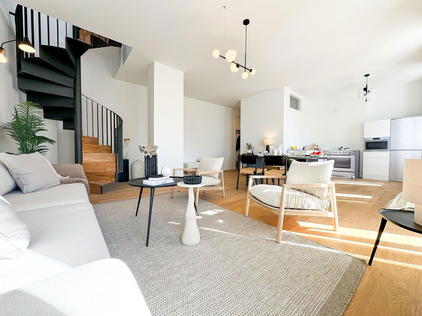 Predaj bytu 3-izbový 100 m², Berlin, Berlín Predaj bytu 3-izbový 100 m², Berlin, Berlín