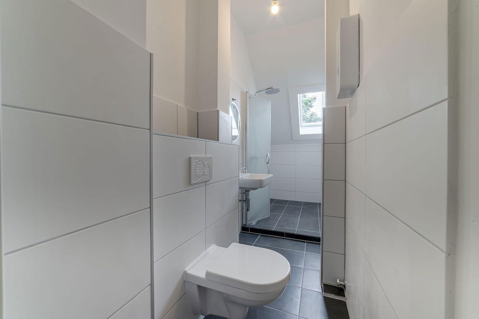 Prenájom bytu 4-izbový 100 m², Wittensteinstraße 137, Wuppertal, Severné Porýnie - Westfálsko Prenájom bytu 4-izbový 100 m², Wittensteinstraße 137, Wuppertal, Severné Porýnie - Westfálsko