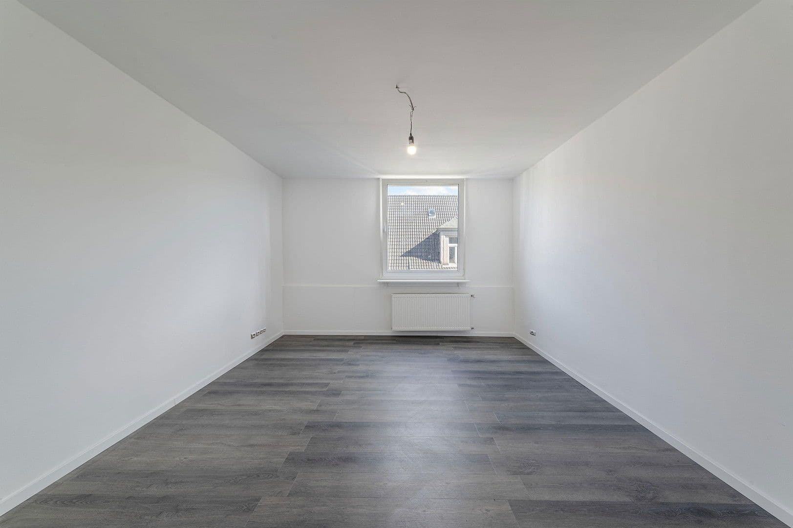 Prenájom bytu 4-izbový 100 m², Wittensteinstraße 137, Wuppertal, Severné Porýnie - Westfálsko Prenájom bytu 4-izbový 100 m², Wittensteinstraße 137, Wuppertal, Severné Porýnie - Westfálsko