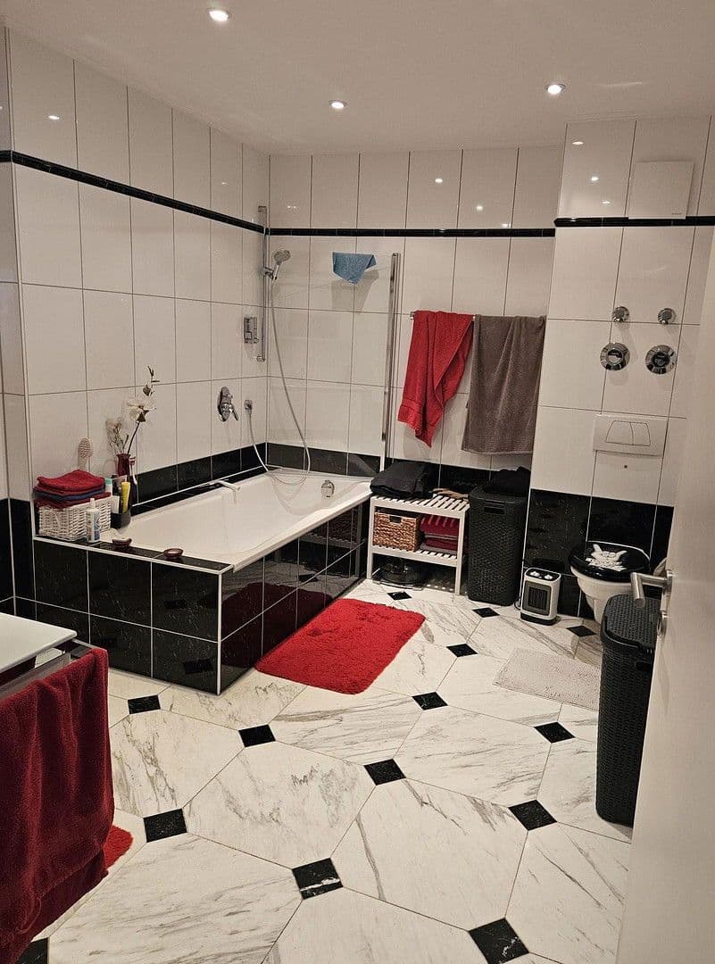 Prenájom bytu 3-izbový 105 m², Hugenottenallee 95-97, Neu-Isenburg, Hesensko Prenájom bytu 3-izbový 105 m², Hugenottenallee 95-97, Neu-Isenburg, Hesensko