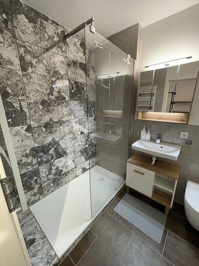 Prenájom bytu 1-izbový 45 m², München, Bavorsko Prenájom bytu 1-izbový 45 m², München, Bavorsko