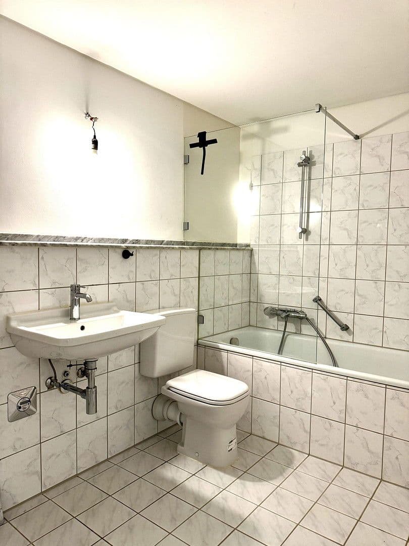 Prenájom bytu 4-izbový 108 m², Richard-Strauß-Allee 3, Wuppertal, Severné Porýnie - Westfálsko Prenájom bytu 4-izbový 108 m², Richard-Strauß-Allee 3, Wuppertal, Severné Porýnie - Westfálsko