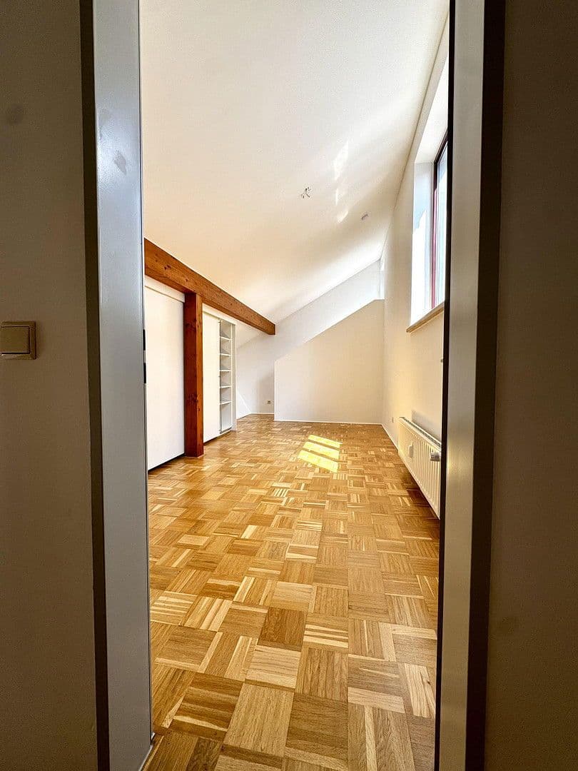 Prenájom bytu 4-izbový 108 m², Richard-Strauß-Allee 3, Wuppertal, Severné Porýnie - Westfálsko Prenájom bytu 4-izbový 108 m², Richard-Strauß-Allee 3, Wuppertal, Severné Porýnie - Westfálsko