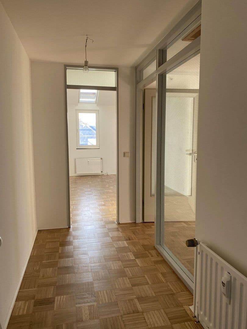 Prenájom bytu 4-izbový 108 m², Richard-Strauß-Allee 3, Wuppertal, Severné Porýnie - Westfálsko Prenájom bytu 4-izbový 108 m², Richard-Strauß-Allee 3, Wuppertal, Severné Porýnie - Westfálsko